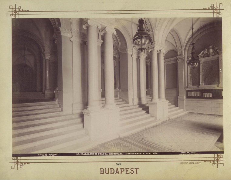 "Igazságügyi palota, központi előcsarnok. A felvétel 1890 után készült." A kép forrását kérjük így adja meg: Fortepan / Budapest Főváros Levéltára. Levéltári jelzet: HU.BFL.XV.19.d.1.07.144